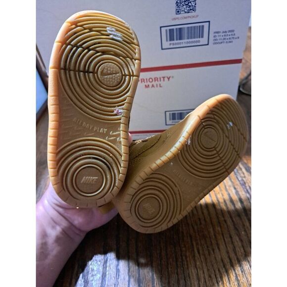 Size 8 Nike Wheat Court Borough Mid 2 Kid Youth High Top Athletic Sneakers Shoes - Picture 6 of 7